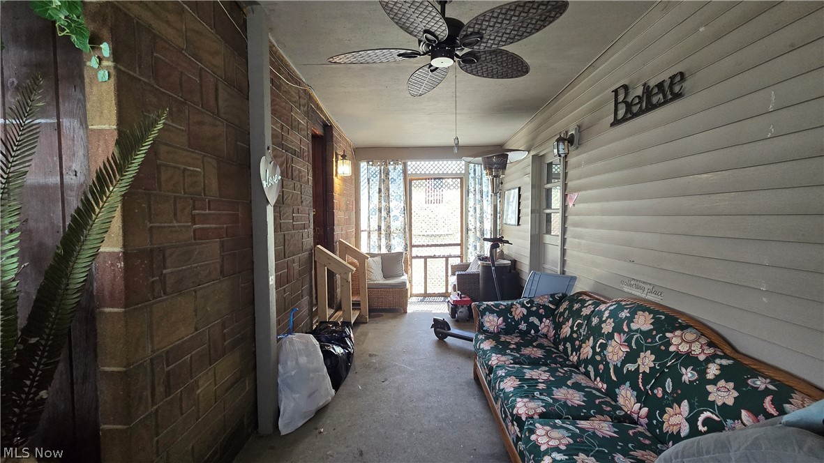 855 E College Street Property Photo 16