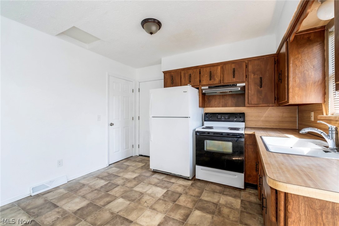 1861 Cloveridge Drive Property Photo 11