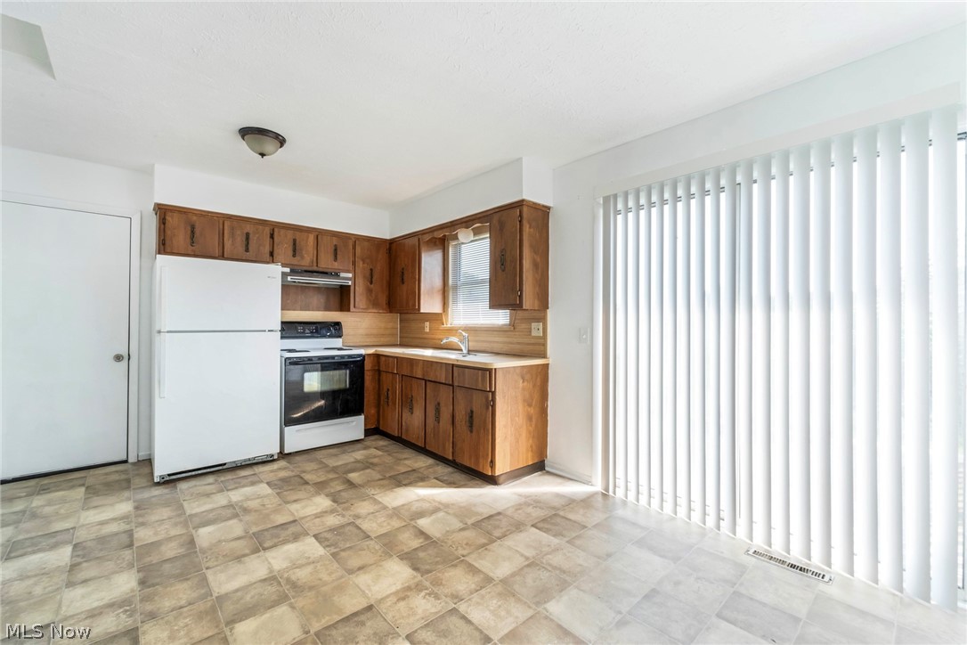 1861 Cloveridge Drive Property Photo 13