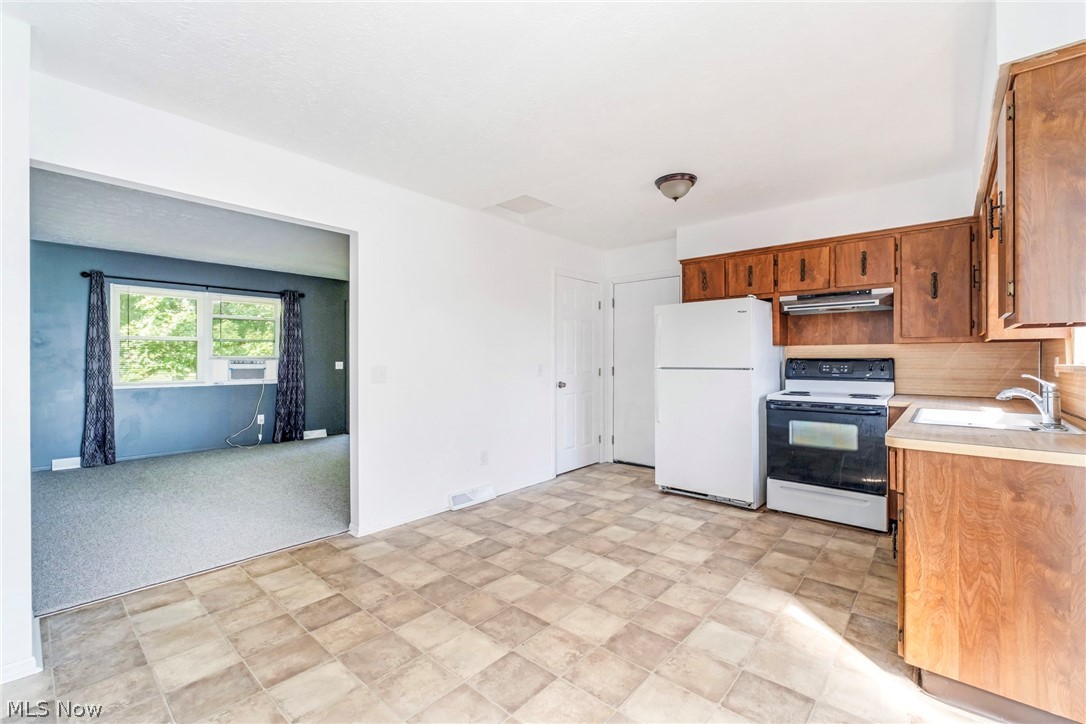 1861 Cloveridge Drive Property Photo 14