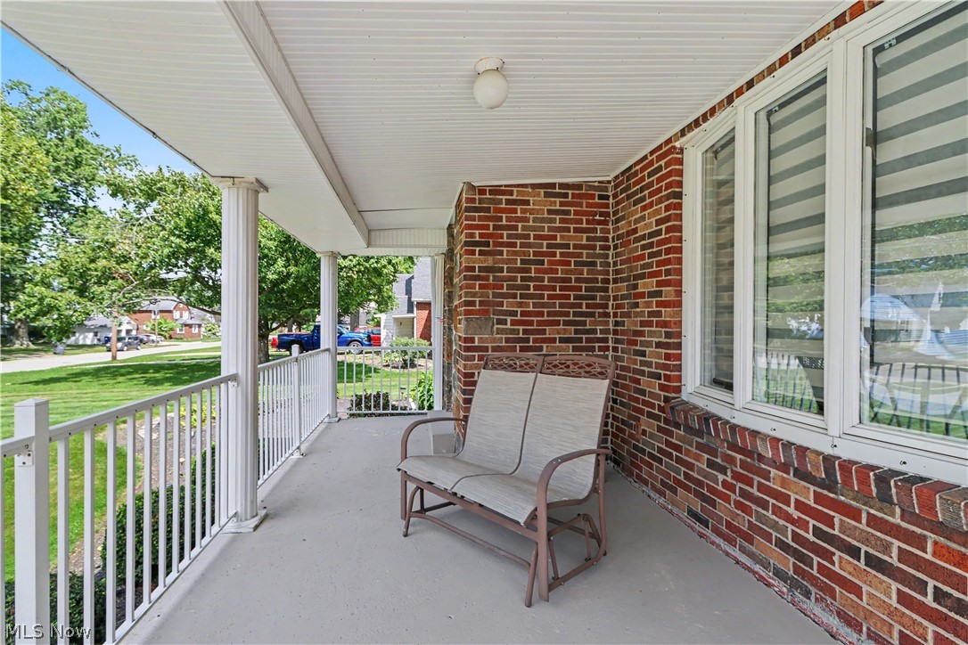 18 W Maxwell Drive Property Photo 2