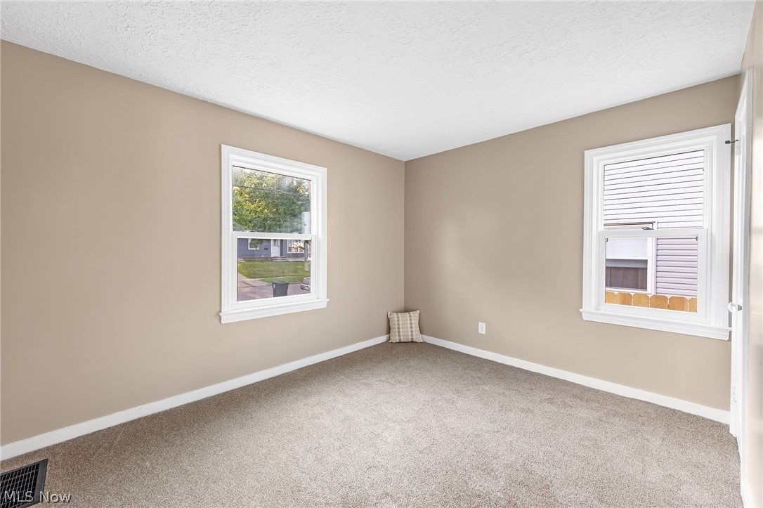1632 Redwood Avenue Property Photo 8