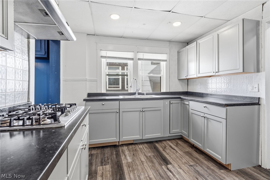 376 Kling Street Property Photo 7
