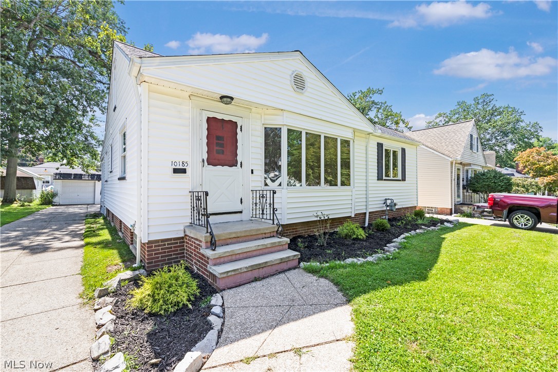 10185 Chesterfield Drive Property Photo 1