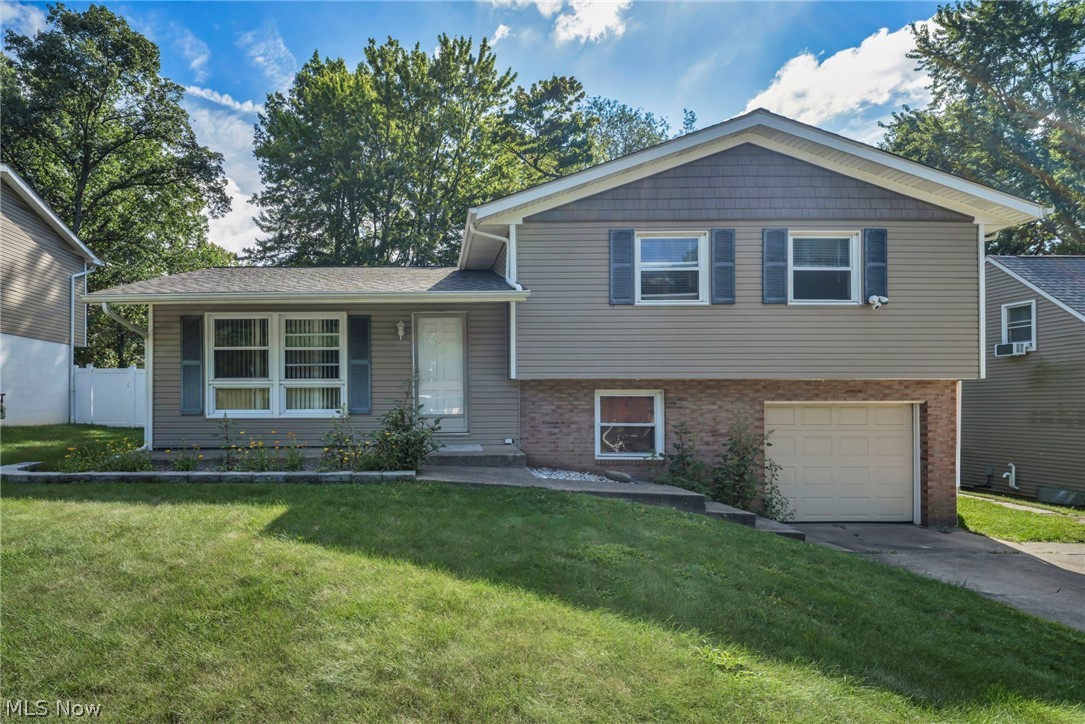567 Eric Drive Property Photo 1