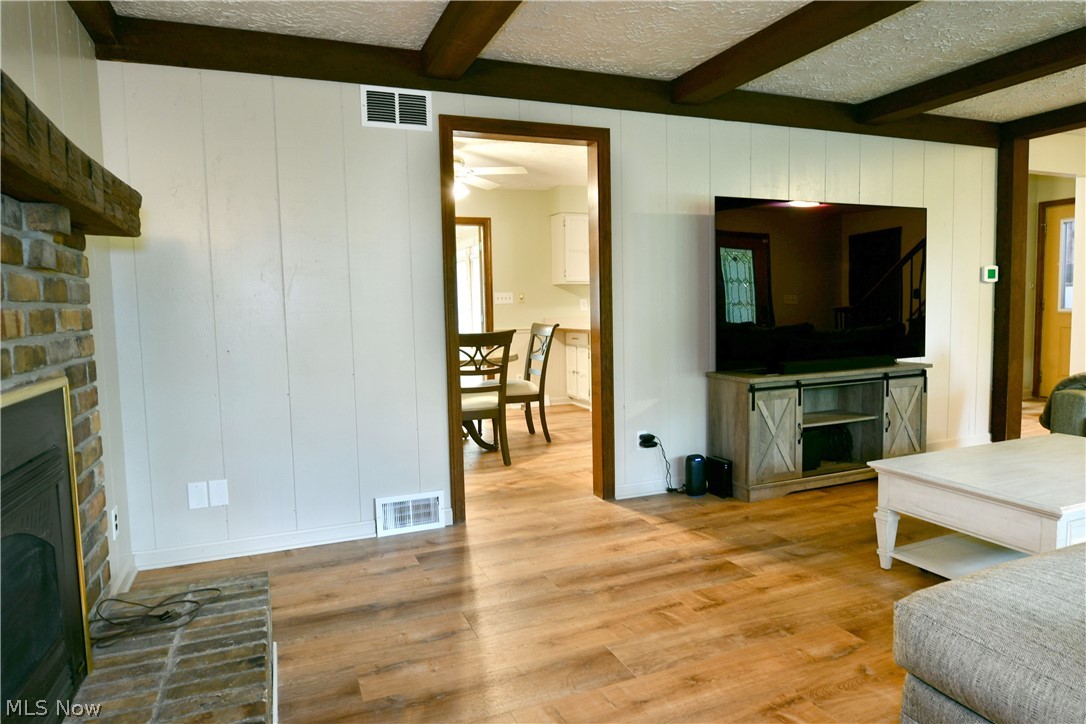 1097 Center Street E Property Photo 10