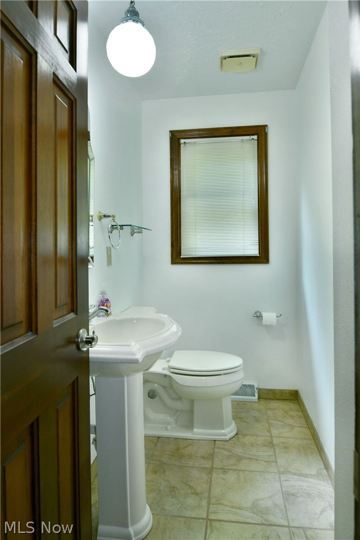1097 Center Street E Property Photo 21