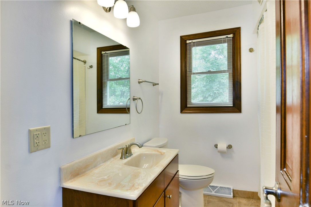 1097 Center Street E Property Photo 26