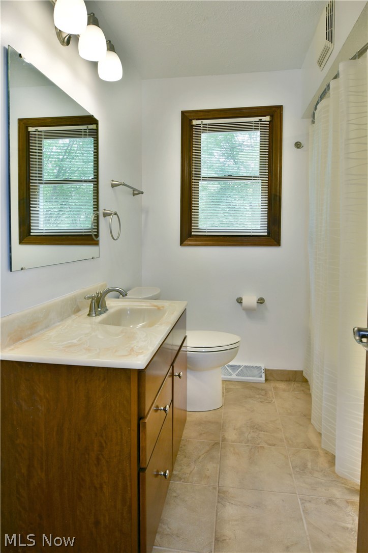 1097 Center Street E Property Photo 27