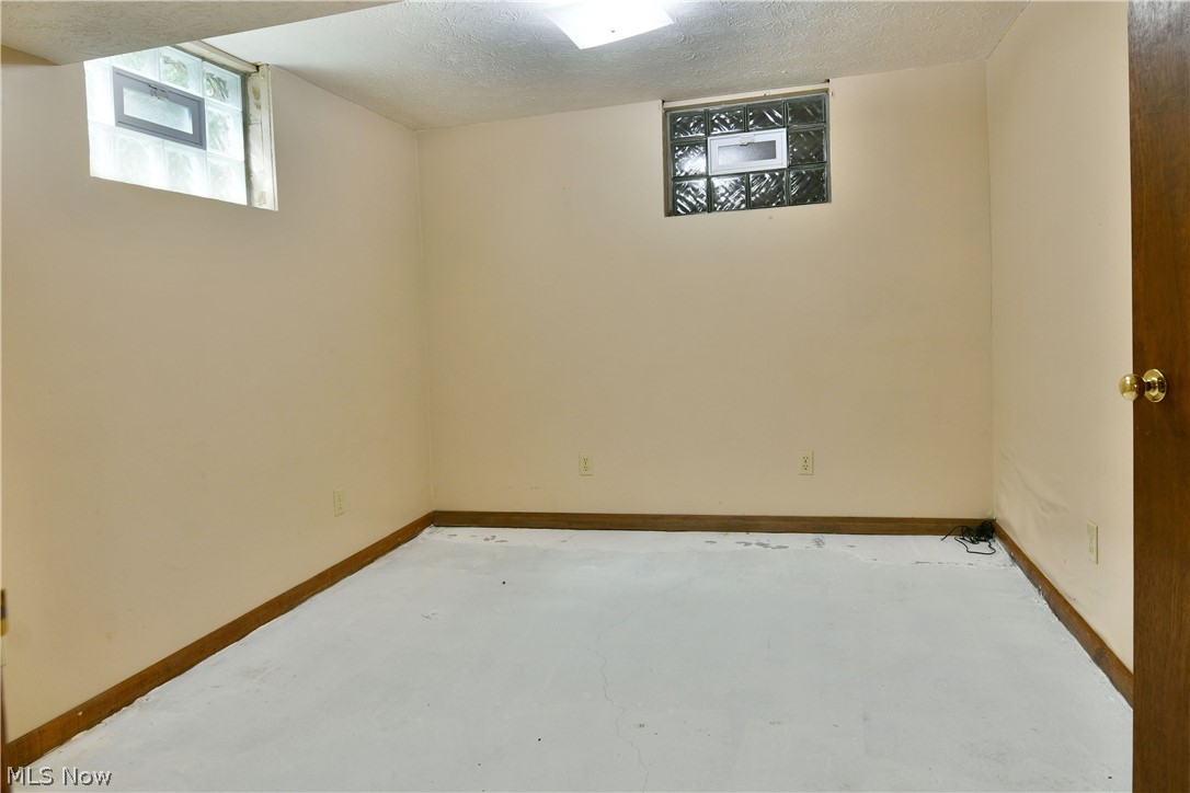 1097 Center Street E Property Photo 38