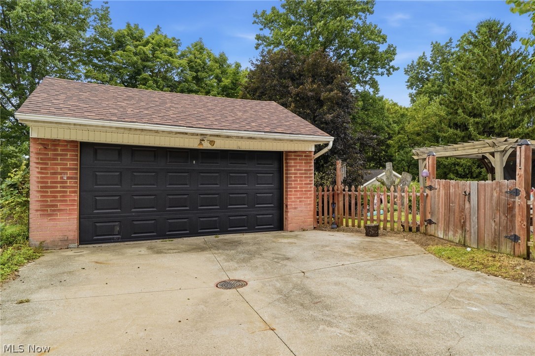 5996 Edgehill Drive Property Photo 44