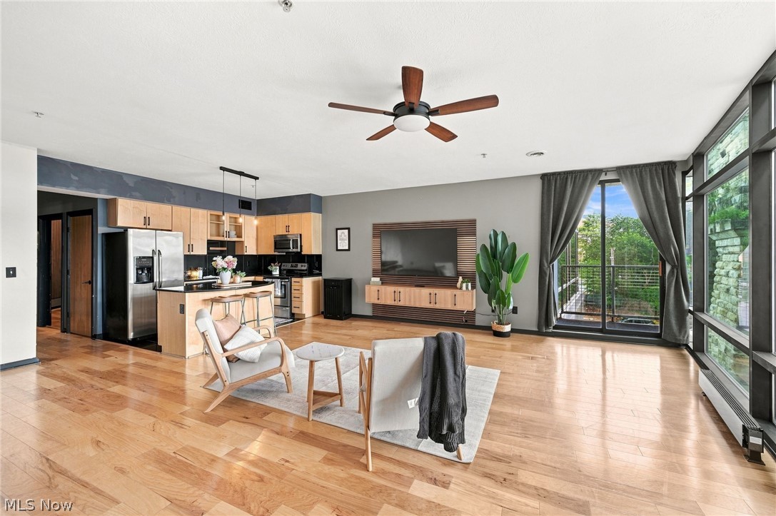 1237 Washington Avenue 402 Property Photo 6