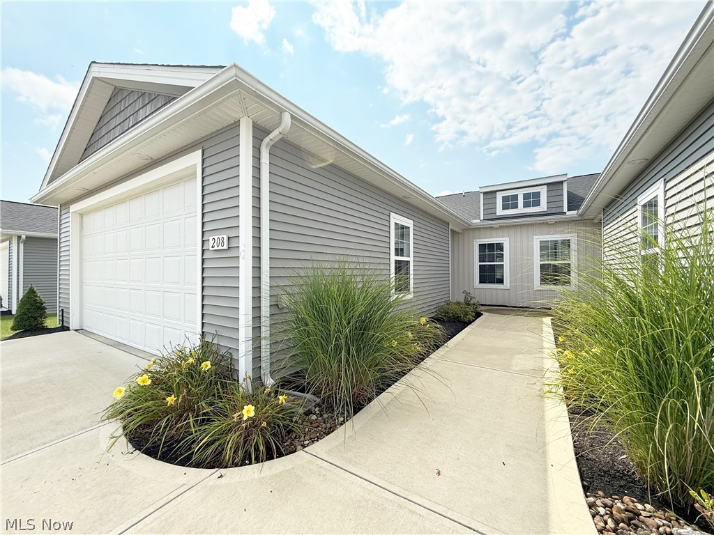 208 Silver Spring Circle Property Photo 1
