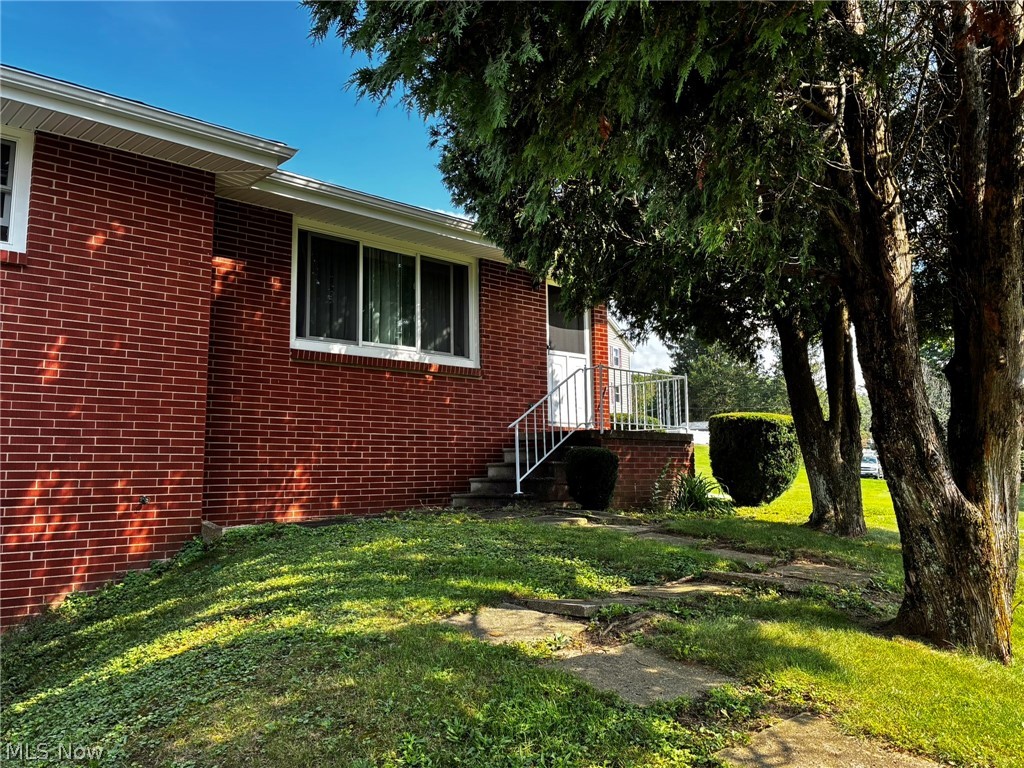 21 Sarah Boulevard Property Photo 2