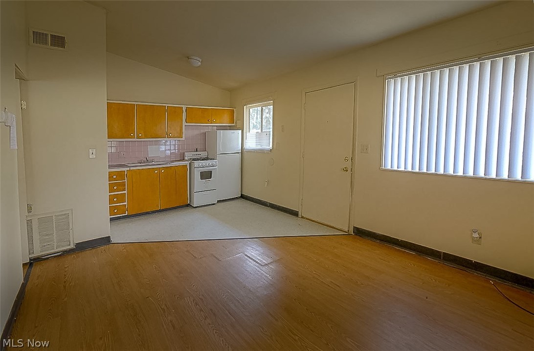 501 Carpenter Street Property Photo 6