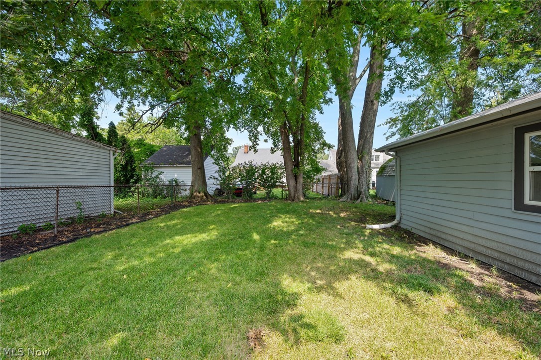 25521 Zeman Avenue Property Photo 4