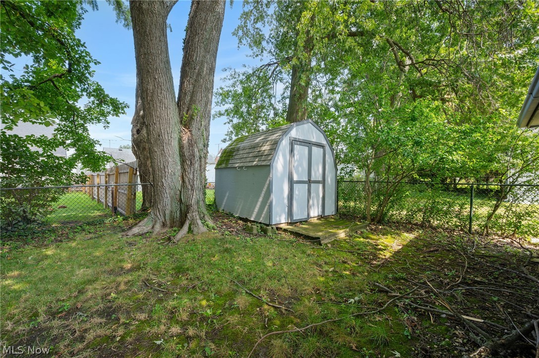 25521 Zeman Avenue Property Photo 5