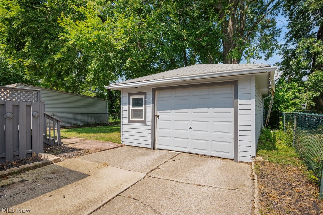 25521 Zeman Avenue Property Photo 8