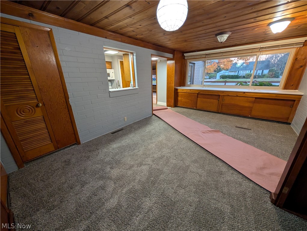 647 Longmere Drive Property Photo 11