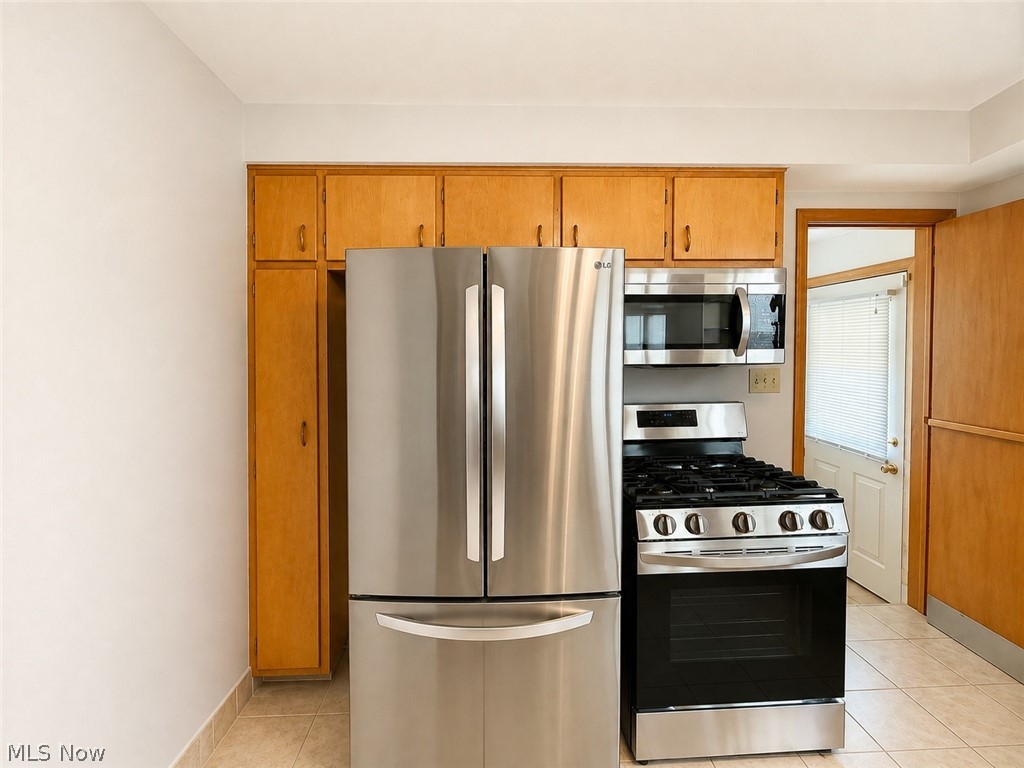 512 Maplewood Avenue Property Photo 6