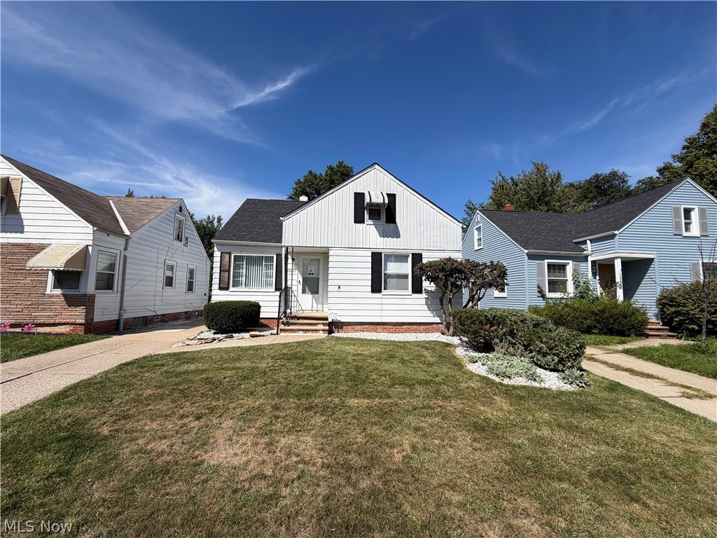 12421 Willard Avenue Property Photo 1