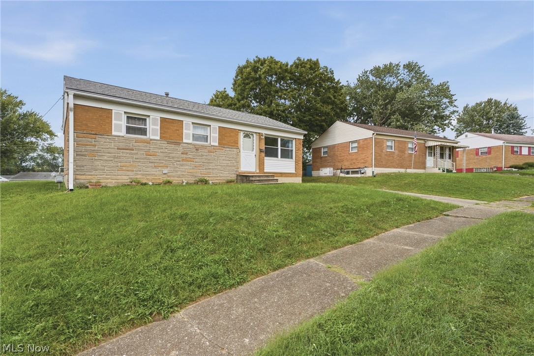 2425 Regentview Street Ne Property Photo 2