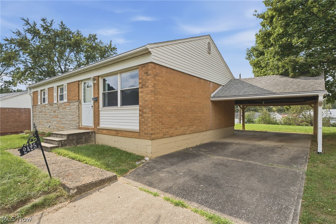 2425 Regentview Street Ne Property Photo 3