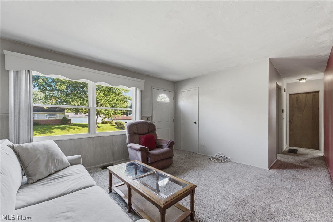 2425 Regentview Street Ne Property Photo 9