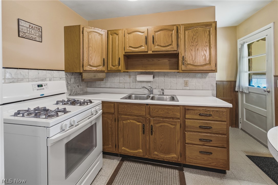2425 Regentview Street Ne Property Photo 11
