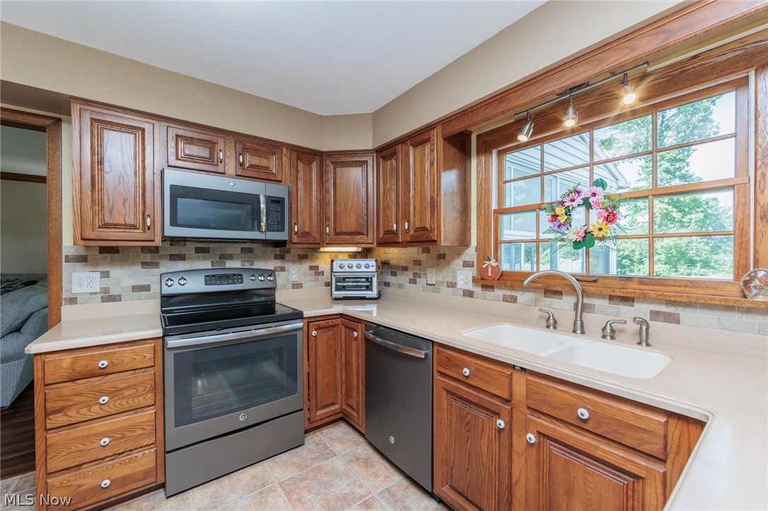 316 Crestview Drive Property Photo 10