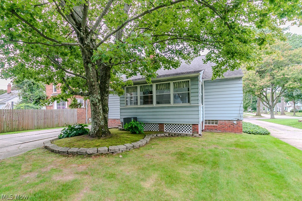 891 Roland Road Property Photo 4