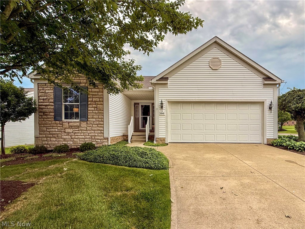 100 Pondview Circle Property Photo 1