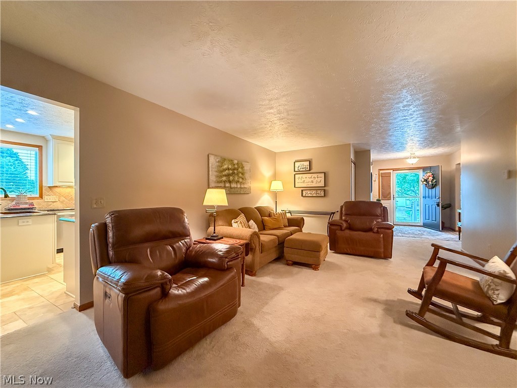 100 Pondview Circle Property Photo 5