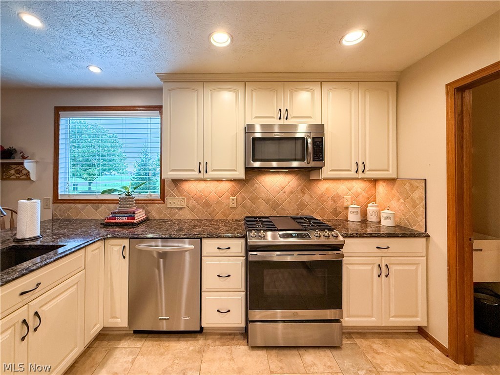 100 Pondview Circle Property Photo 6
