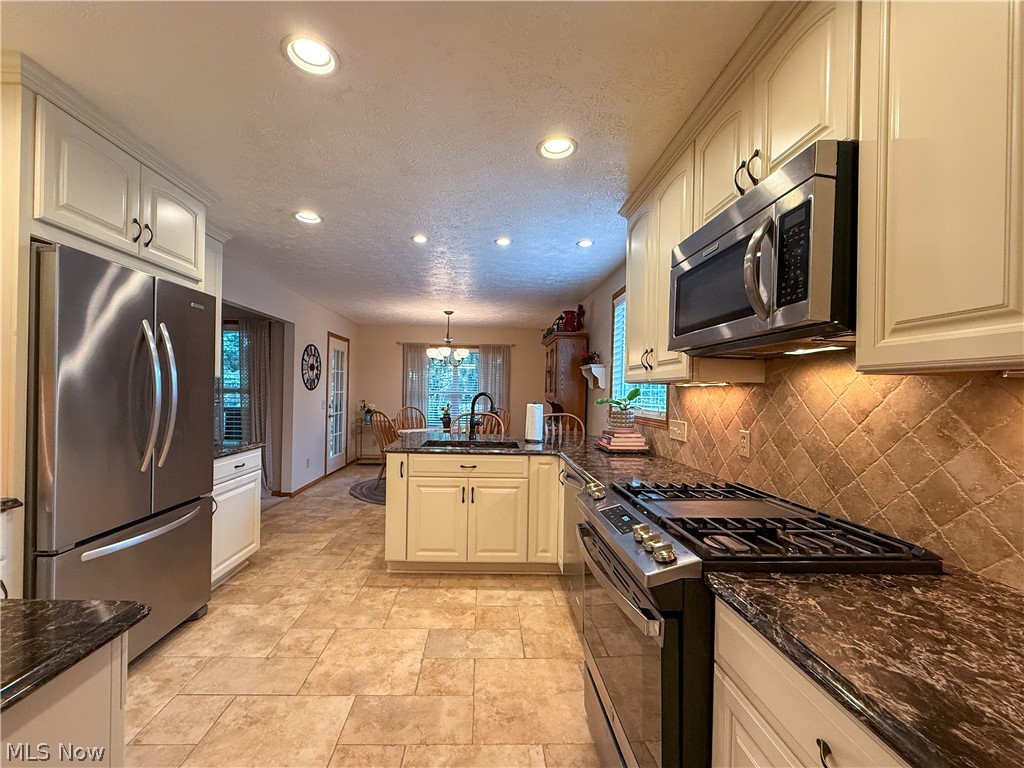 100 Pondview Circle Property Photo 9