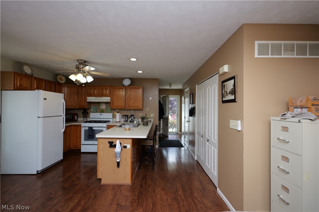 601 E Western Reserve Road Property Photo 8