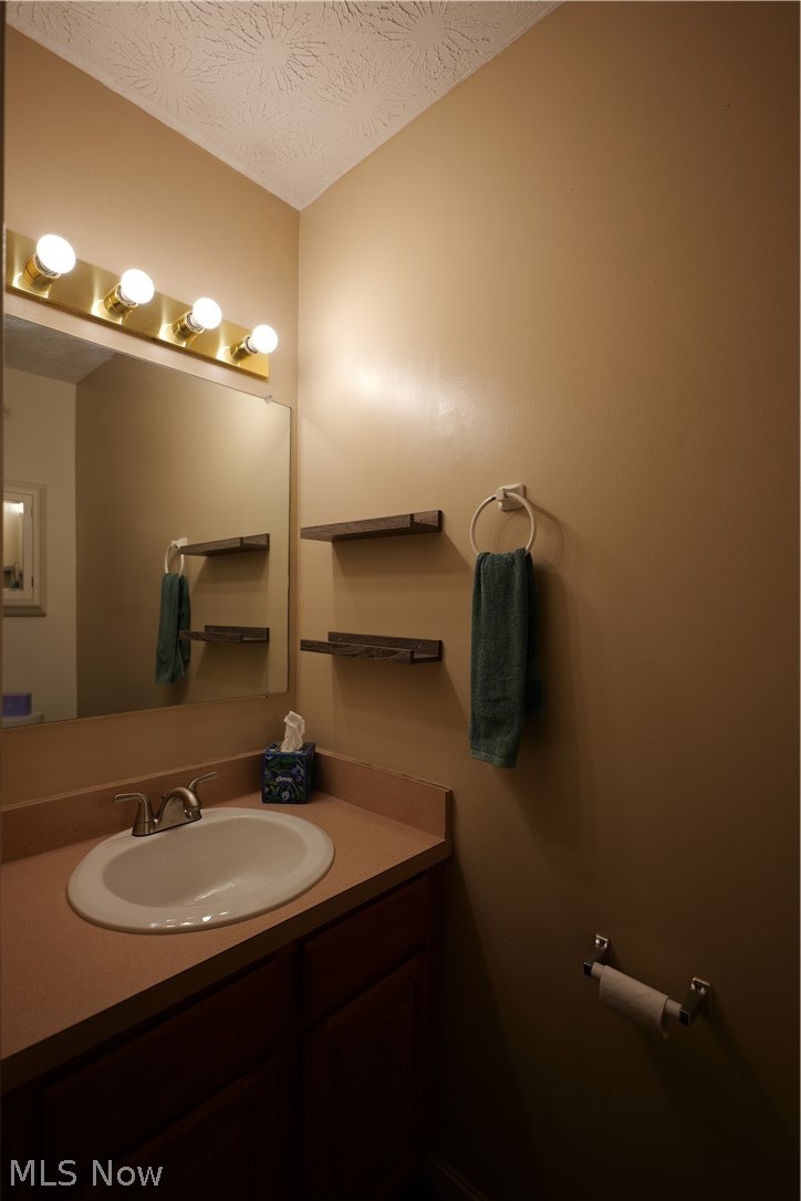 601 E Western Reserve Road Property Photo 9