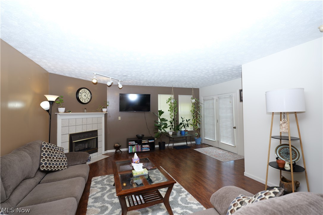 601 E Western Reserve Road Property Photo 11