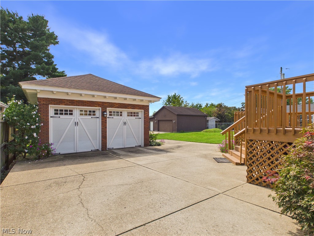 1007 Campus Drive Property Photo 2