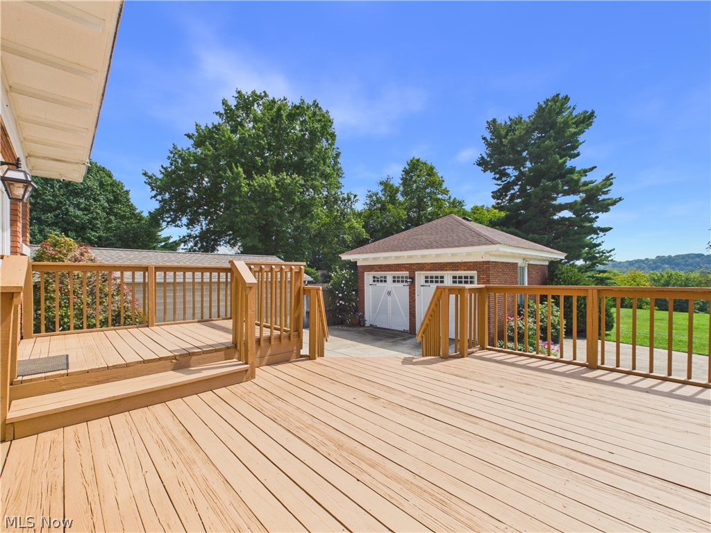 1007 Campus Drive Property Photo 4