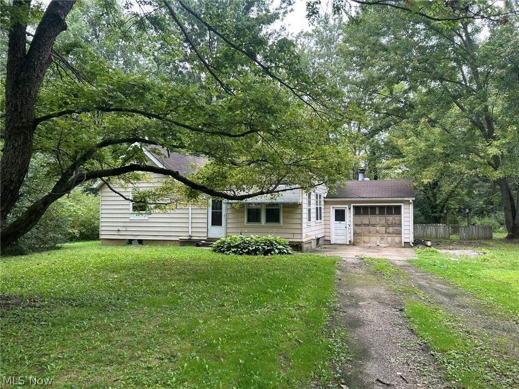 11038 White Avenue Property Photo 2