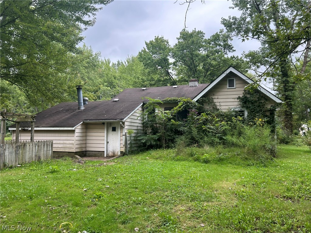 11038 White Avenue Property Photo 4