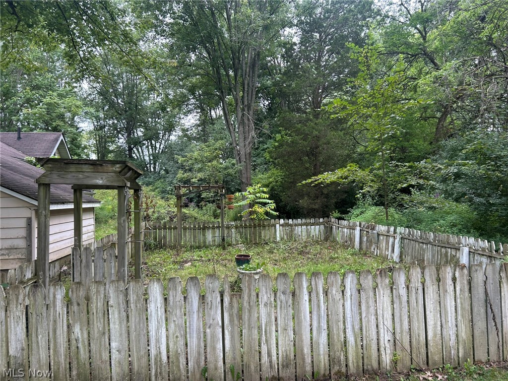 11038 White Avenue Property Photo 5