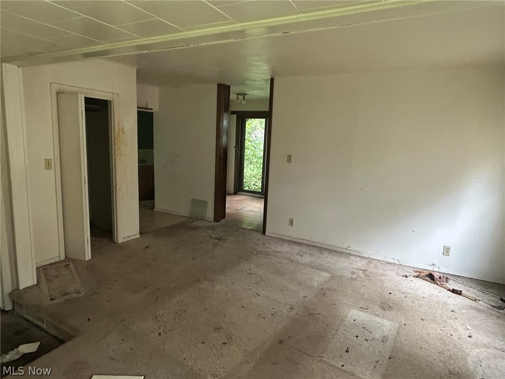 11038 White Avenue Property Photo 6