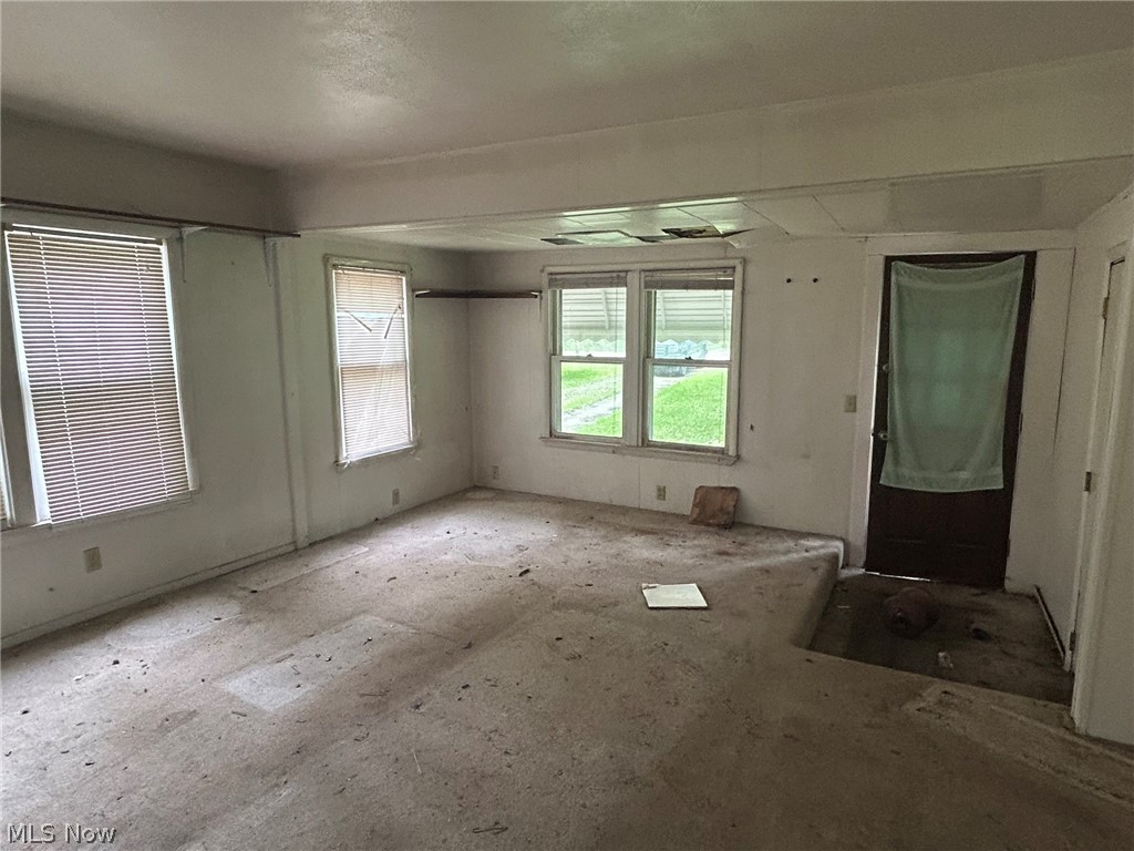 11038 White Avenue Property Photo 7