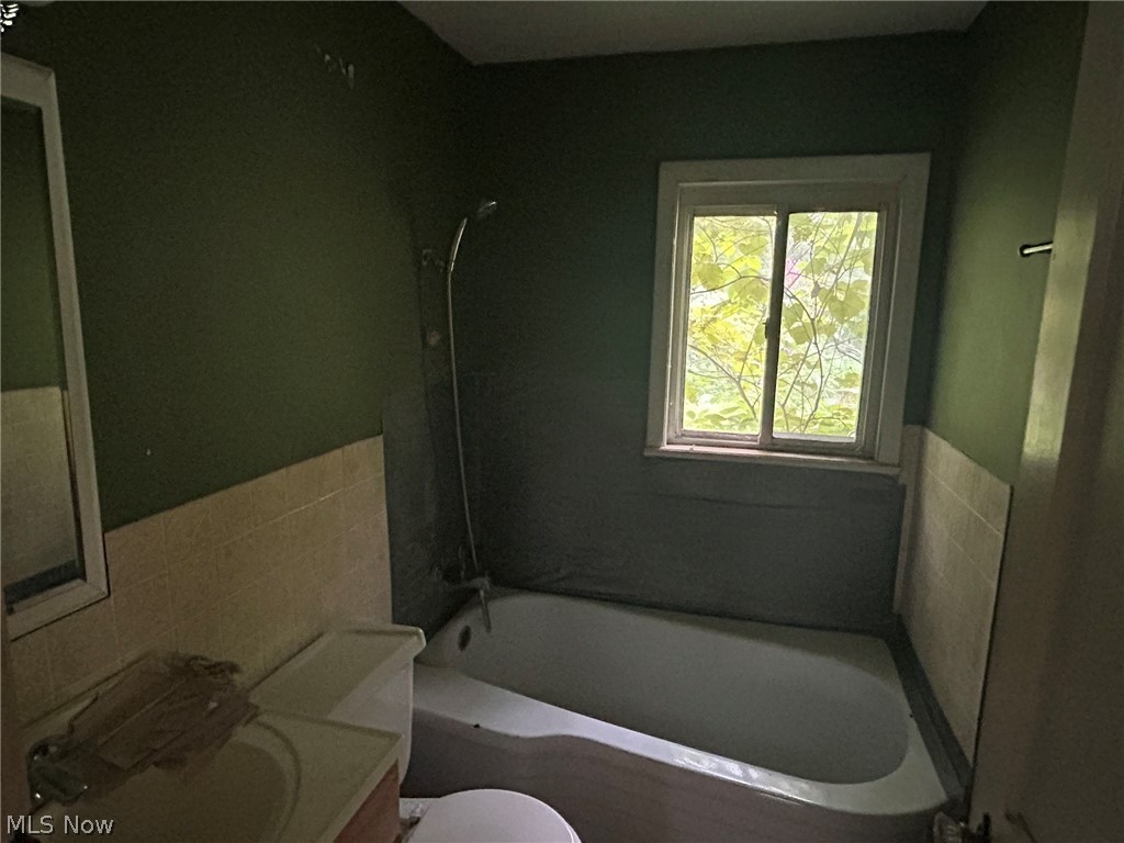 11038 White Avenue Property Photo 11