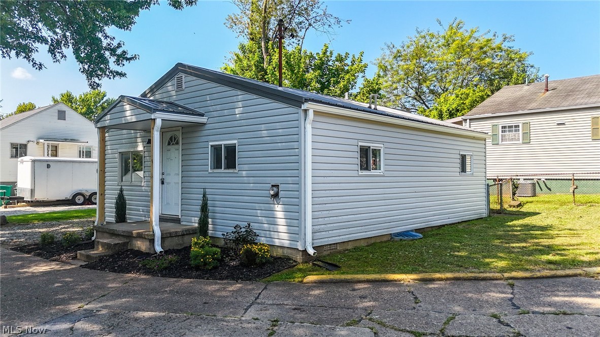 2111a Stella Court Property Photo 1