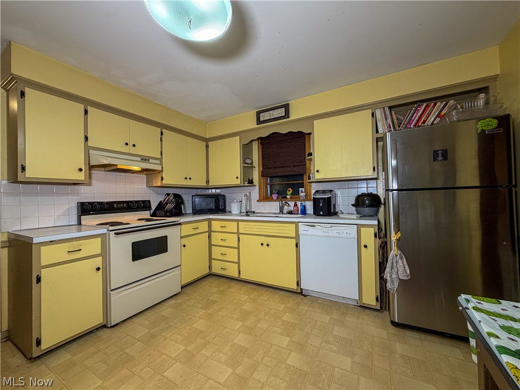 686 Forestridge Drive Property Photo 4