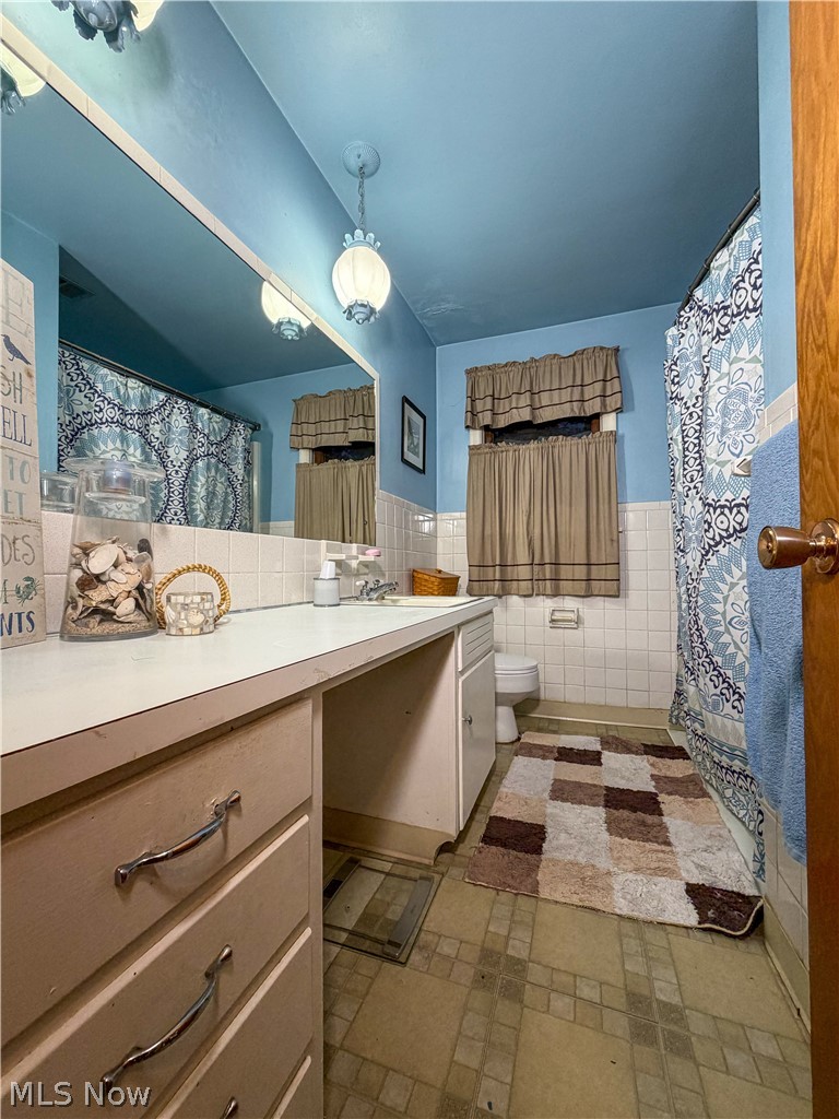 686 Forestridge Drive Property Photo 8