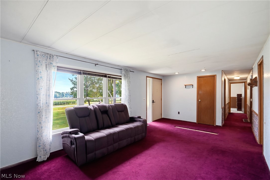 6240 Woodard Road Property Photo 4